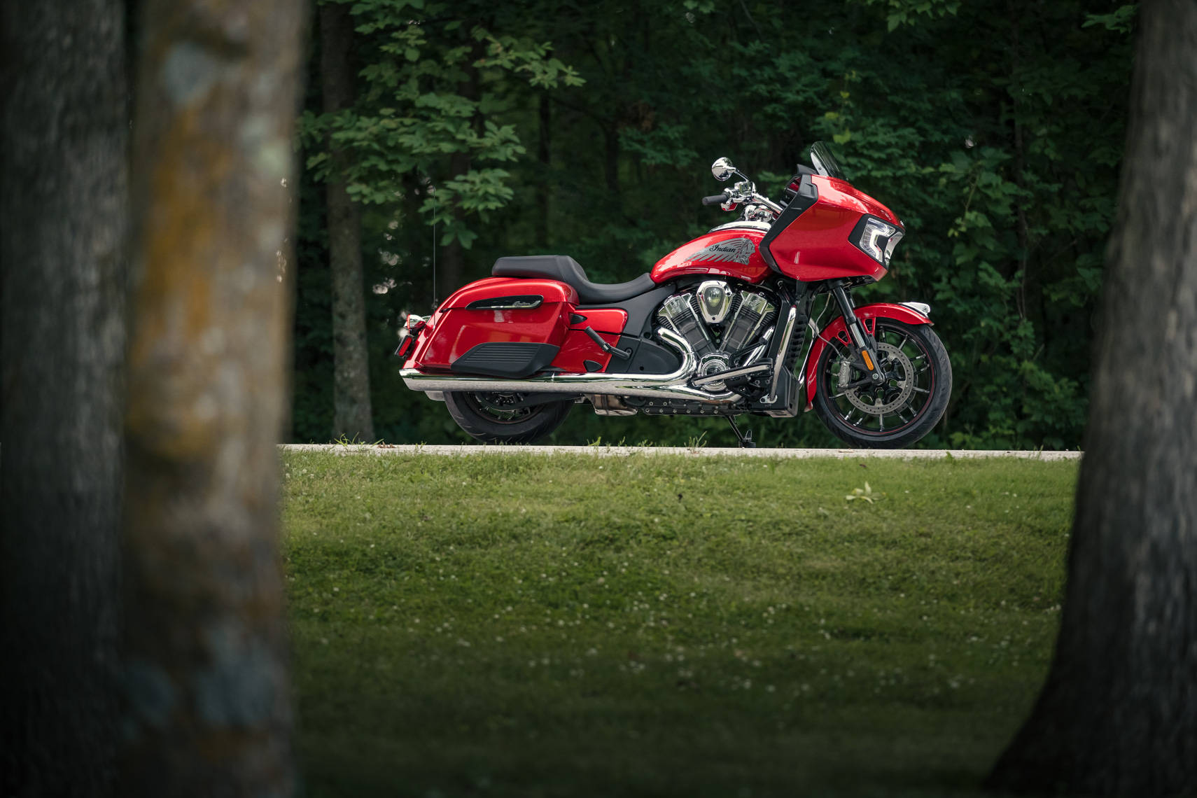 ChallengerLimited_RubyMetallic_Lifestyle_MY21_014967