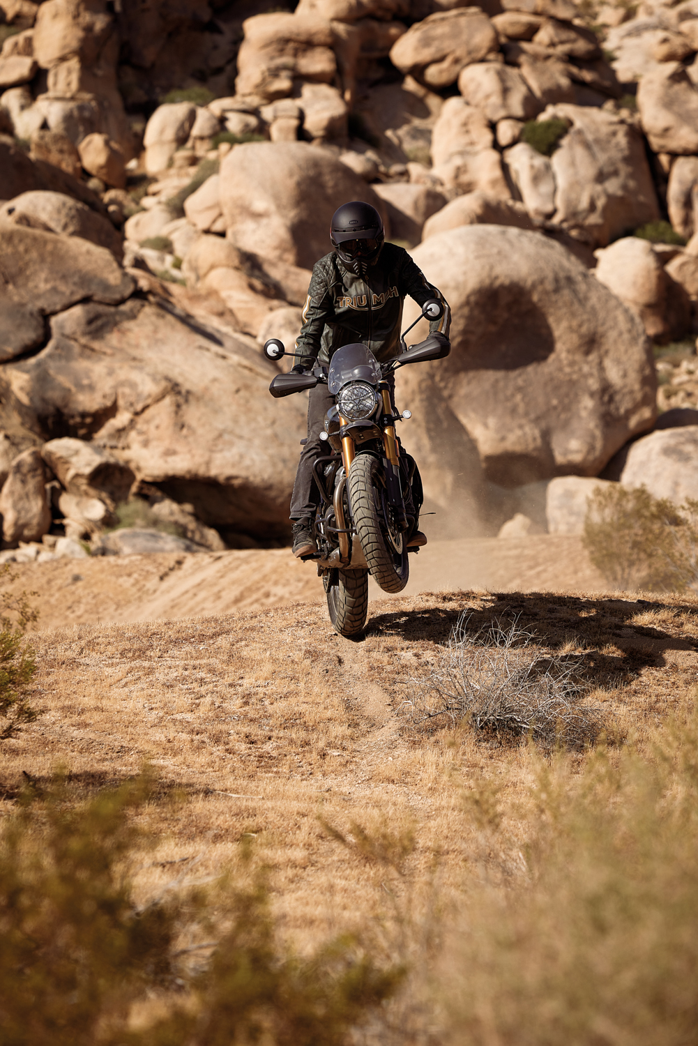 TH1_Scrambler400X_ACC_MY24_7055_JP